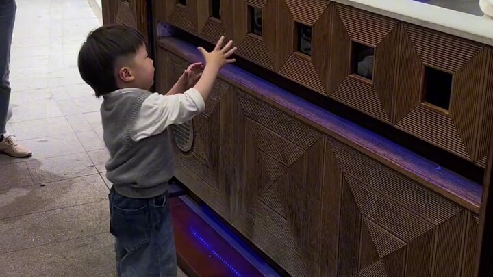 Kids just want to enjoy an ice cream #street-side #cute #genuine reactions