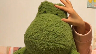 艾特眼睛和它一样小的朋友！太喜欢我的小眼睛恐龙了。