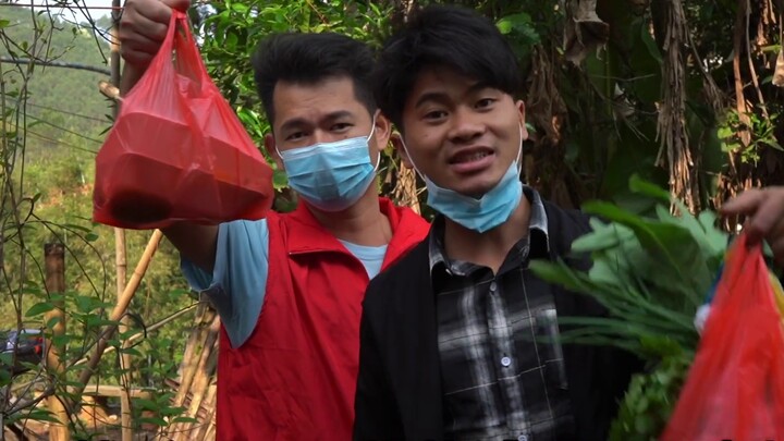 Ông nội mù. Nấu ăn trong bếp siêu nguy hiểm, chúng tôi sẽ trực tiếp giúp anh ấy nâng cấp