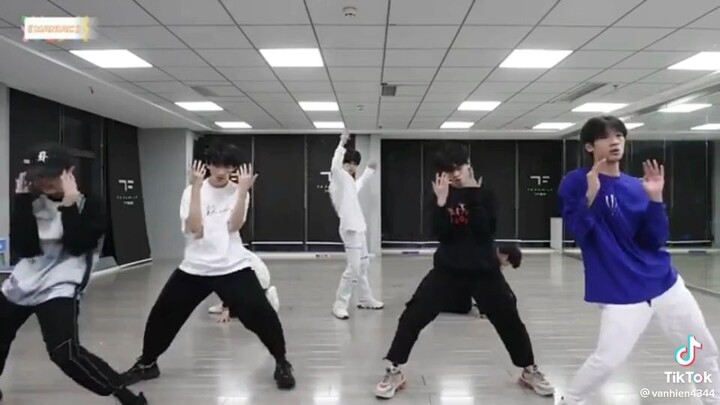 Zhu ZhiXin,Zuohang........TF _Gia Tộc