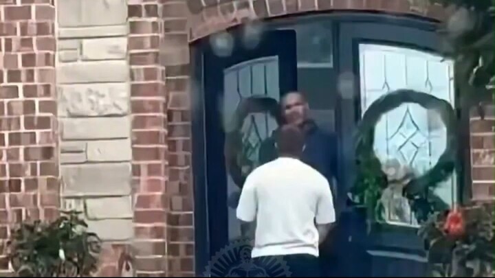 Fan Shows Up at Randy Orton’s House for an Autograph!?! 🤯😳