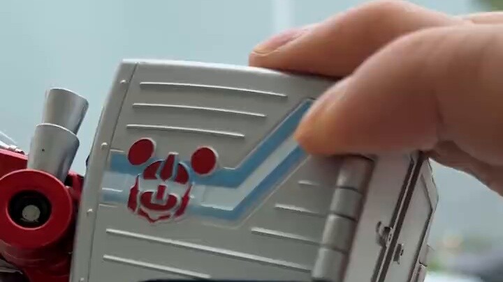 Chuột Mickey thực sự đã hợp tác với Optimus Prime?