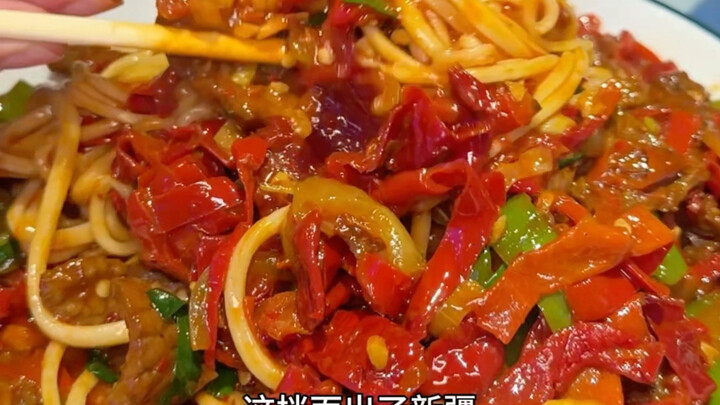 Đứa trẻ ở Tân Cương về đến Tân Cương việc đầu tiên là cắm mặt ăn!