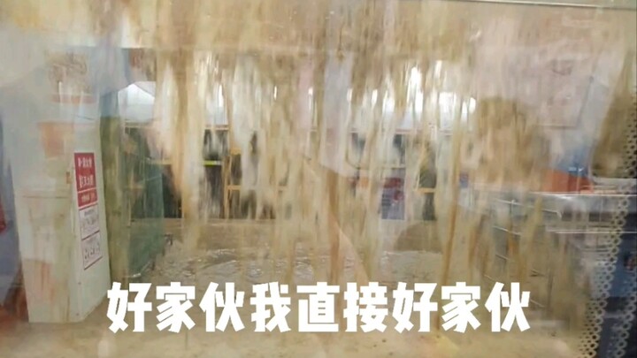 One picture tells you how heavy the rain in Zhengzhou is!
