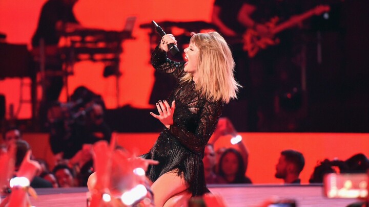 Super Saturday Night: Taylor Swift (720p)