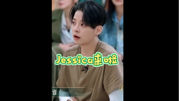 ยังมีใครไม่รู้จักความสัมพันธ์ระหว่างแอมเบอร์กับเจสซิกาอยู่อีกไหม? มาดูปฏิกิริยาที่แท้จริงและน่ารักที