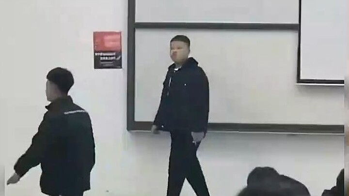 Có tiểu giáo viên Phạm