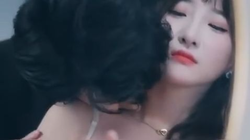 Gadis 19 tahun jadi pacar pengganti CEO selama 3 tahun,Setelah dia pergi, dia sa