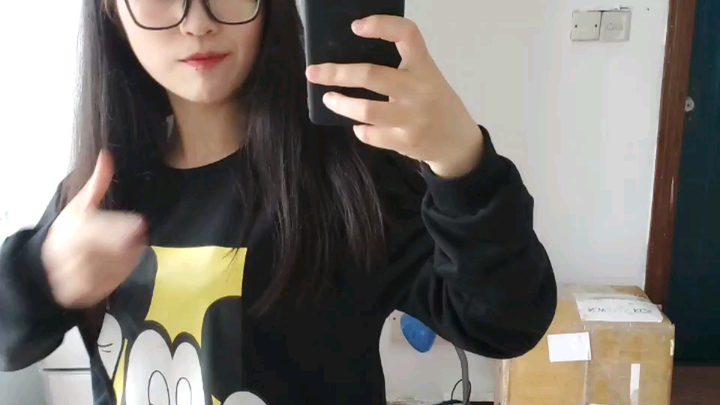 Tôi có kỹ năng chụp selfie đặc biệt, các bạn có nhận ra không?