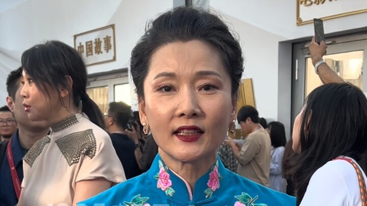 【هو سايفاي】الآخرون يرتدون فساتين مصممة خصيصًا على مستوى عالٍ، أما أنا فأصمم ملابسي بنفسي... رهيبة!