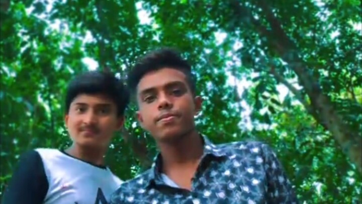তুমি বন্ধুত্ব দেখতে চাও তাইলে আমার সামনে আমার বন্ধুর গায়ে হাত দিয়ে দেখাও