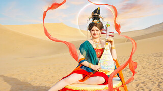 A Russian girl came to Dunhuang, China to film the Flying Apsaras, and she spoke fluent Chinese.