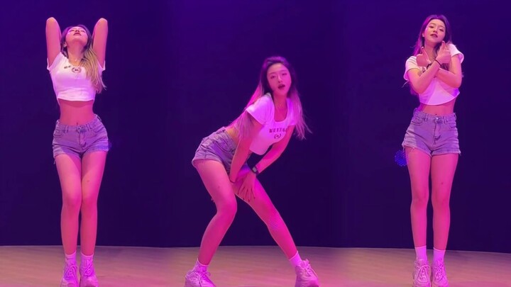 Yandere Liz's comeback video💓Choi Ye-na YENA-WICKED LOVE dance cover