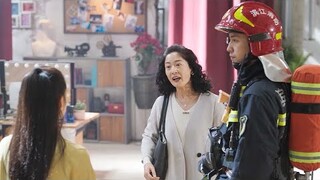 CEO membantu Cinderella menyelesaikan masalah,Cinderella jatuh cinta padanya pada pandangan pertama.
