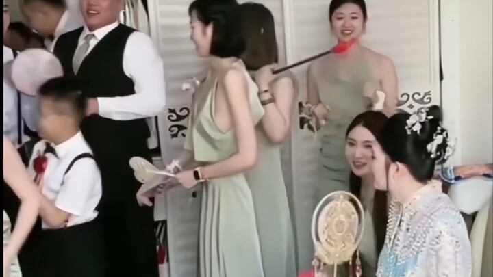 Selamat menikah! Ada yang mau kontak pengiring pengantin?