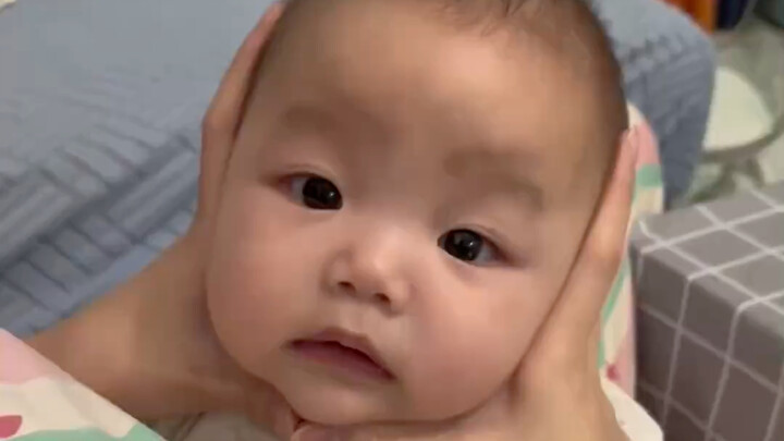Real feelings after becoming a mom: This little one is indeed adorable, but when it cries, I serious