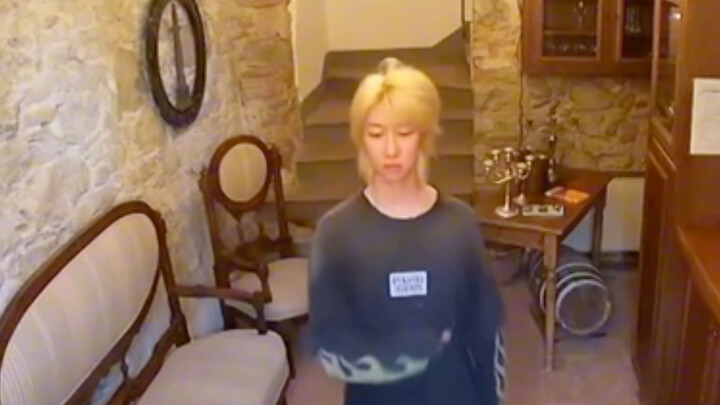 Xu Minghao dậy sớm chính là nàng công chúa thanh nhã nhất! Người ta sưng mặt, còn anh ấy thì… sưng c