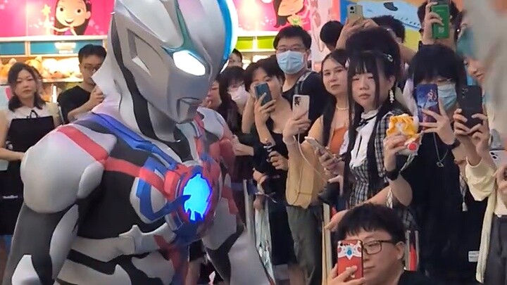 Pada akhirnya, Xiaobu mendekat untuk mengamati situasi nyata manusia