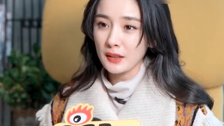 หยางมี่: ได้ยินมาว่าคำพูดของข้าในตอนนี้ยิ่งทวีคุณค่ามากขึ้นนะ!