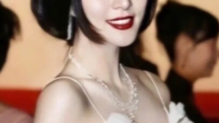 Ngakak banget! Wajah dewa sejati nggak perlu dibedain antara natural atau bold! Nge-ramu wajah bulat