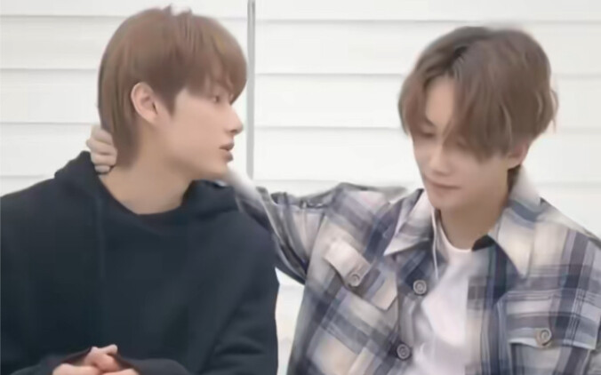 Tôi nghi ngờ không biết có phải người này đang nuôi Văn Tuấn Huy như mèo thật không.