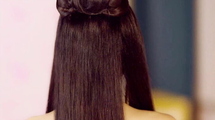 Finally figured out why she blew up from a tiny web drama! Holy crap, she’s seriously breathtaking!!