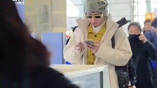潮人如何过安检全过程，男生：潮人过安检越过越丢脸
