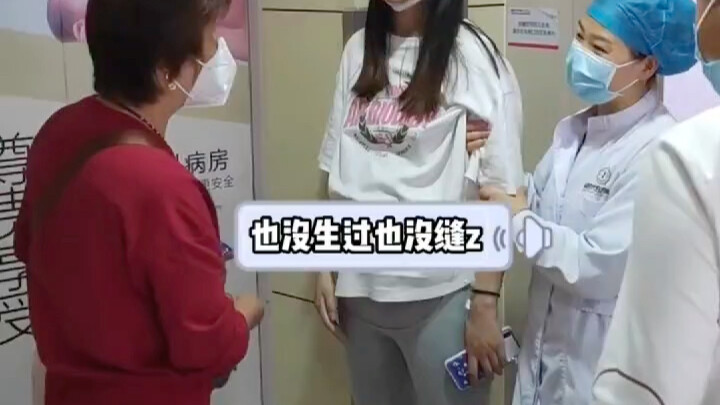 Post-00s mom walks out of the delivery room with ease after giving birth
