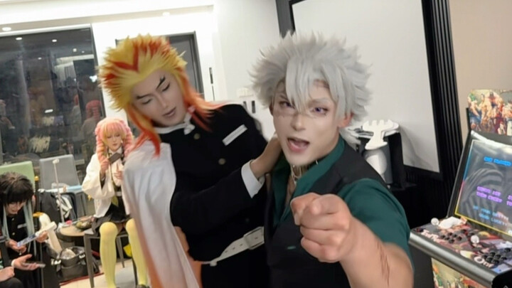 My bro’s cosplay is so awesome, and I just want to compliment him!