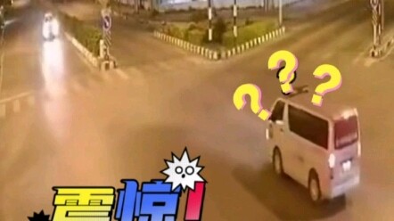 Gue ngakak nggak bisa berhenti! Ambulans: Baru aja pulang kerja, langsung lanjut kerja....