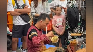 卖拔丝糖葫芦的大叔：搓不完！ 真的搓不完！