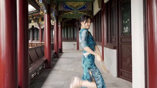 [Kucing Kucing Kucing] Dia membelai kipas dengan anggun, alisnya lembut. Dua set pakaian cheongsam s