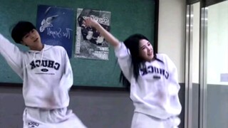 ปกโดยนักเรียน Hanlin Arts High School ในเกาหลีใต้丨NewJeans丨Flip
