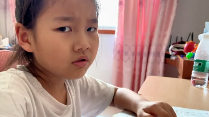 Con của ai mà ngày nào cũng bị đánh đập thế!