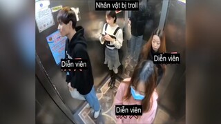 Troll trong thang máy cực hài