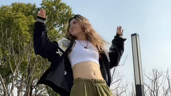 Spring in Shanghai has finally arrived! Time to hit the road and dance around outside right away～