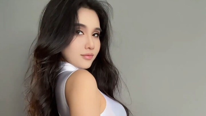 Wang Jing’s Collection of Silver One-Piece Swimsuits