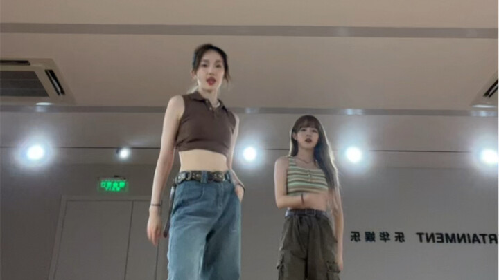 【TÊN: Long Vân Trúc】Tình cảm gia đình! Một hậu bối cùng công ty đã cover bài hát 〈SLAY〉 của EVERGLOW