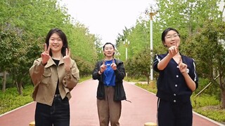 【Love Dance】Whose graduate is doing the love dance at school? !