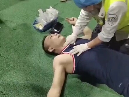 Nổ phổi rồi, gần như hết cách cứu.