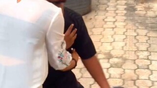 Meniru dan menciptakan kembali adegan penembakan dalam berbagai gaya