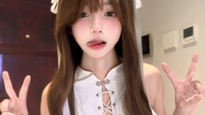 Thấy tôi khó chịu, nhìn tôi sướng!