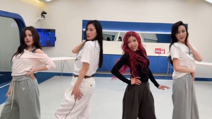 ถ่ายทีเดียวจบ! อันฉี่ จวงฝ่า เซียวเฉียง และเวินเจิงหรง ซ้อมในห้องซ้อมเพลง “EGO-HOLIC รักตัวเองจนบ้า”