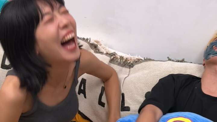 نصيحة لطيفة: لا تعبث بممتلكات الفتيات!