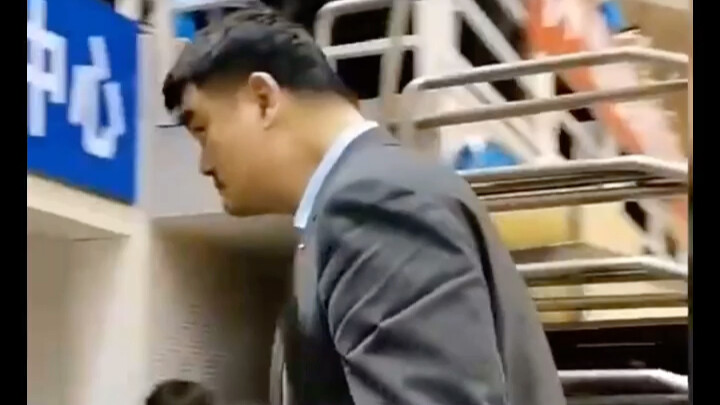 Tung tin Yaoming đã nặng gần 200 kg! Dù công việc bận rộn cũng phải chú ý giữ gìn sức khỏe nhé!
