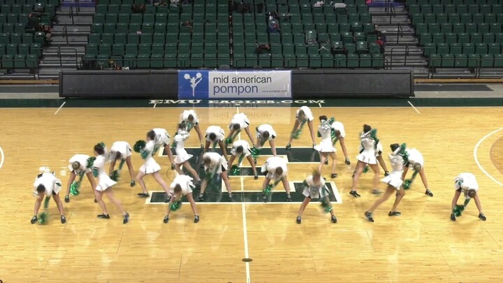 Youthful and lively, the formation changes are rich, this is what campus cheerleading looks like, it