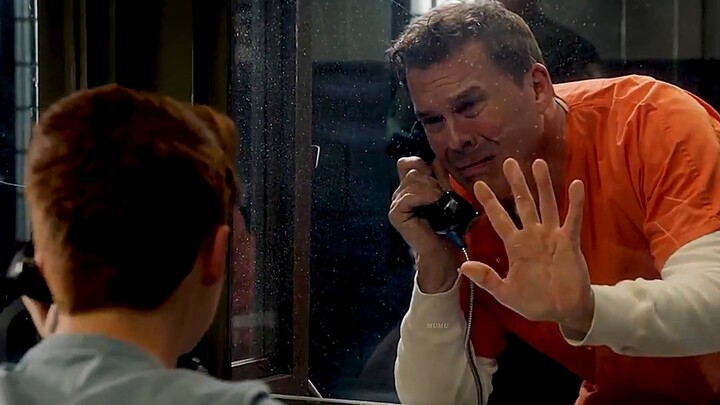 The son of a famous inmate avenged his father after he was bullied by his cellmates in just six step