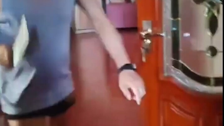 Another case of a homeowner threatening an installer with a knife—this time, it’s for real.