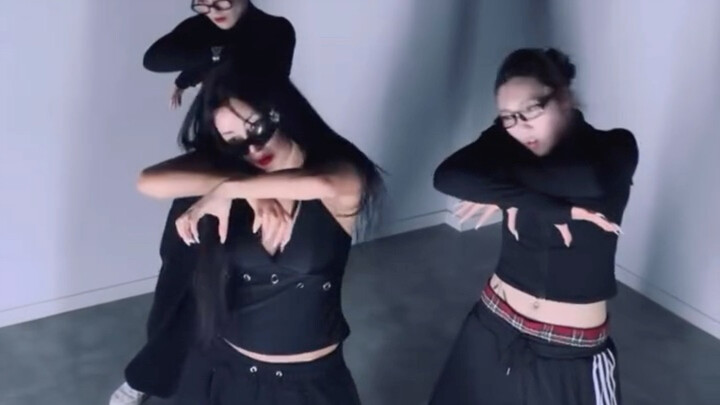 One of aespa’s original choreographers – the Rihey version is here! 🔥🐯