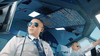飞机在万米高空中挡风玻璃破裂，看中国机长如何力挽狂澜的